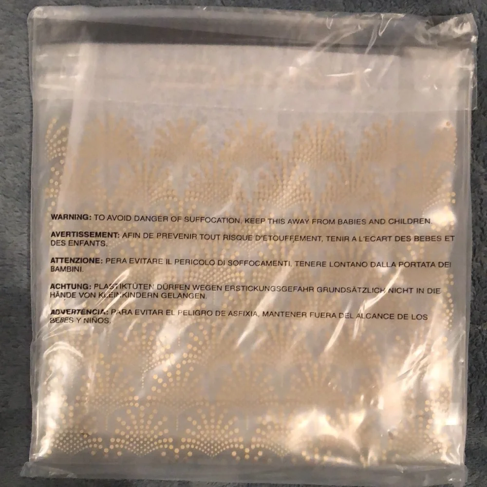 New 2022 Authentic MAC Holiday Gold Black Celebrate Make Up Cosmetic Case Bag